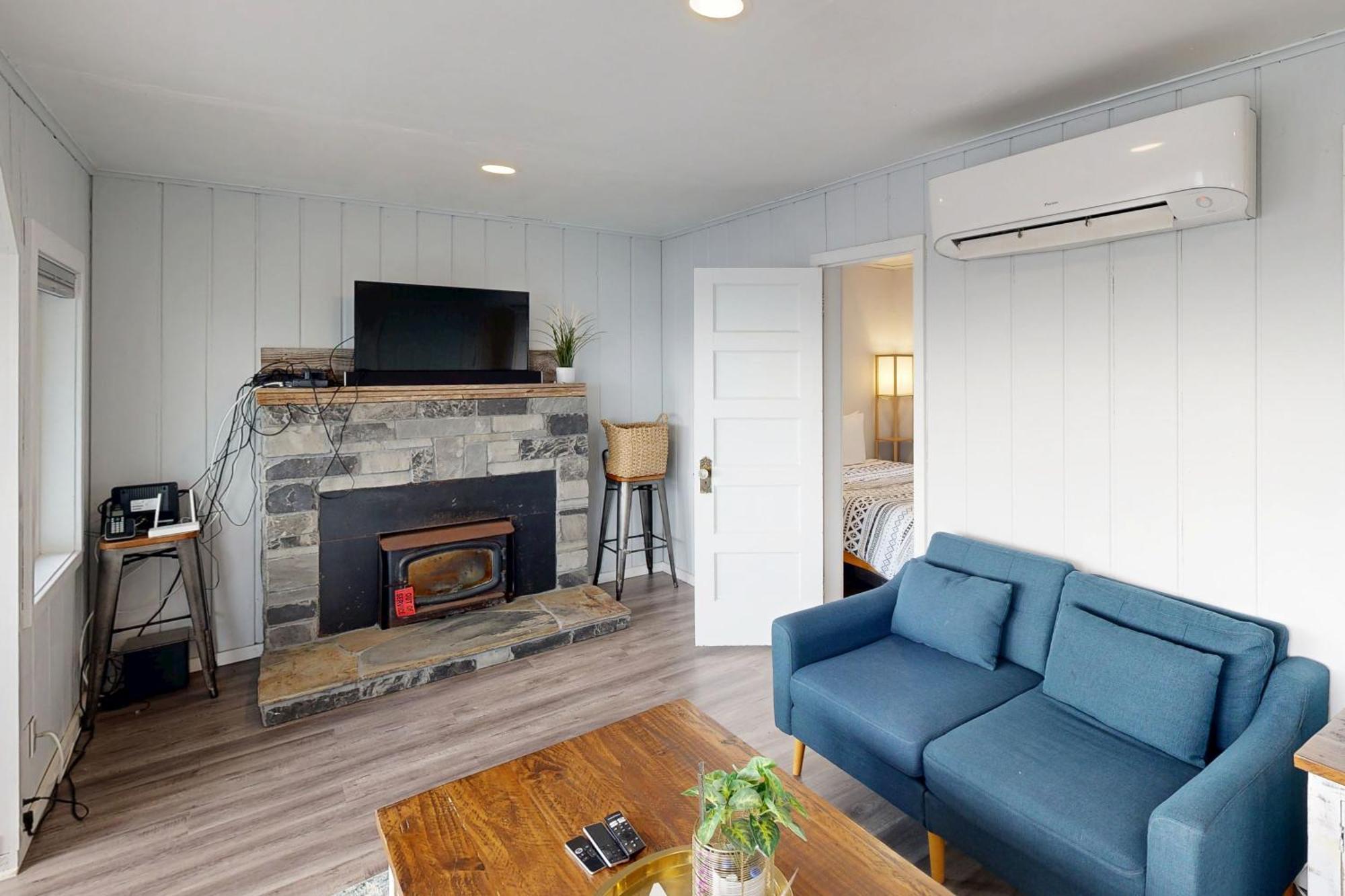 Oceanside Beach Bungalow *